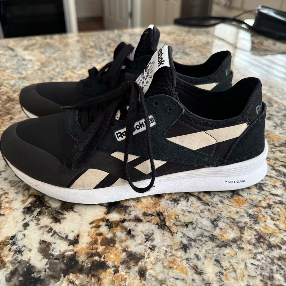 Women’s Reeboks - Picture 3 of 4